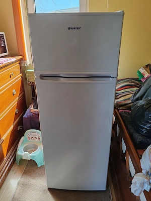 De vinzare frigider cu doua usi VORTEX.