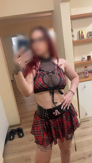 Roșcată apetisantă și senzuală - imagine 4