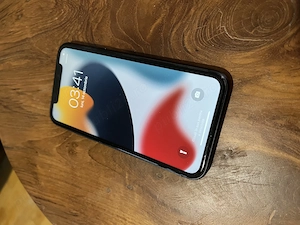 Vând IPhone 11 - 64GB