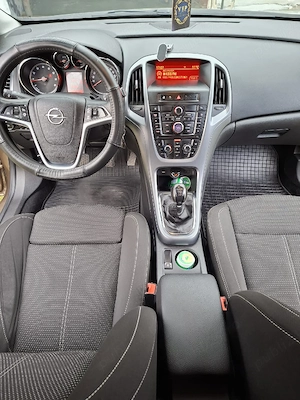 Vând Opel Astra J benzina turbo  - imagine 9