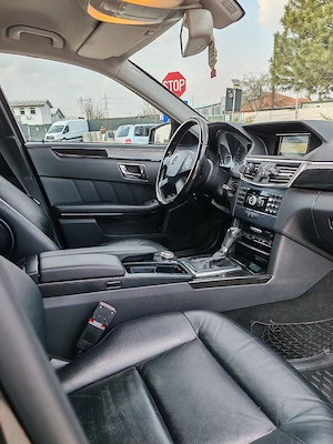 Mercedes E-200 CDI Avantgarde  - imagine 2