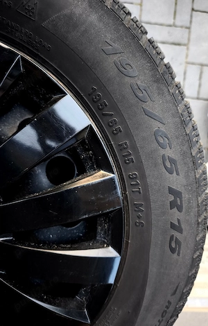 Roti Iarna  PIRELLI Snowcontrol 3,195/65/15 Volkswagen golf 5,6,7 ,450 lei  - imagine 3