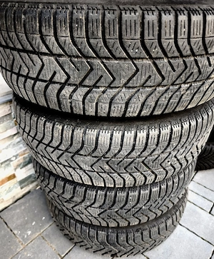 Roti Iarna  PIRELLI Snowcontrol 3,195/65/15 Volkswagen golf 5,6,7 ,450 lei  - imagine 4