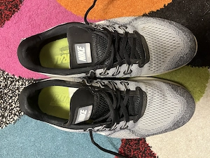 Vând pantofi sport de alergat Nike - imagine 2