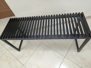 Bancă hol cadru din metal și șezut din lemn dimensiuni 35x45x100 cm 