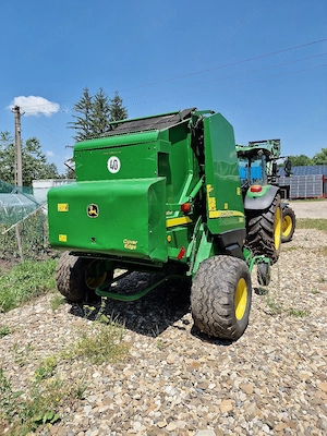 Balotiera John Deere 582 Maxi Cut - imagine 2