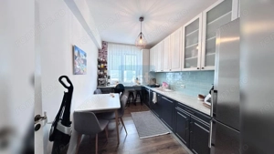 Apartament 3 camere, decomandat, etaj 1 + garaj + curte, zona Campului - imagine 5