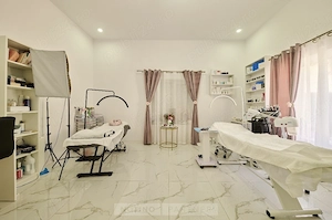 Închiriez cameră într-un salon  - imagine 5