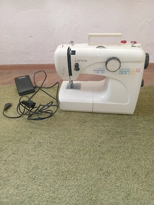 Masina de cusut Lervia