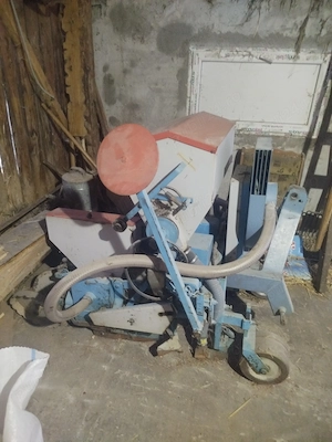 De vânzare semănătoare de porumb cu doua rinduri  - imagine 2