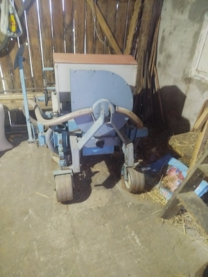 De vânzare semănătoare de porumb cu doua rinduri  - imagine 3