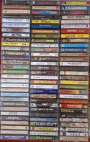 Casete și CD-uri audio cu muzică pop, rock, jazz, clasică