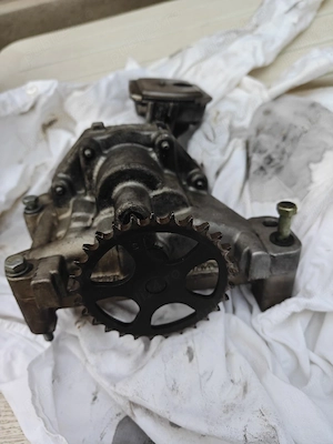 pompă ulei Ford focus 2.0 tdci - imagine 4