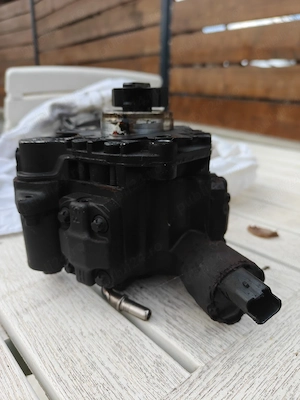 Pompa injectie Pompa Înalte SIMENS Ford Focus 2.0tdci - imagine 5