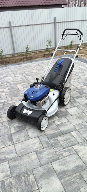 Vând mașina de tuns iarba LUXTOOL 