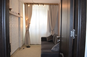 Apartament cazare SINAIA. Lux. 4 persoane max * Priveliste, balcon, bucatarie, wifi - imagine 3