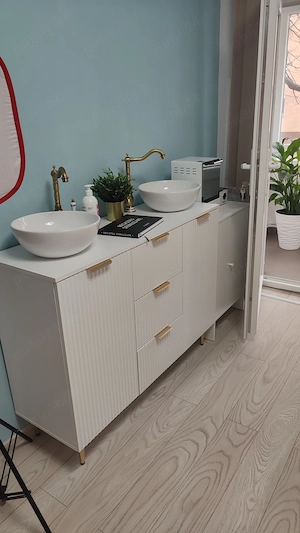 Închiriez post de lucru manichiură  - imagine 3