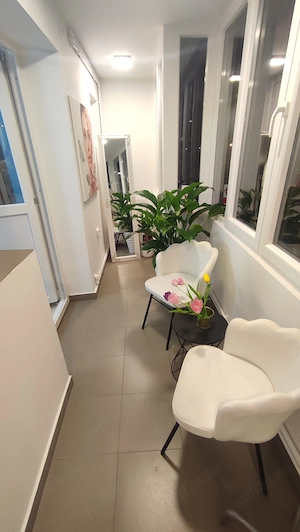 Închiriez post de lucru manichiură 