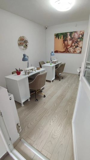 Închiriez post de lucru manichiură  - imagine 2