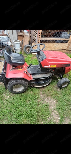 Tractor de tuns iarba 