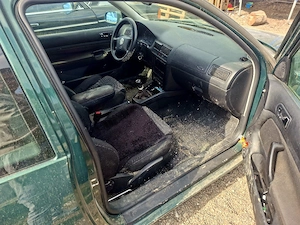 Golf 4 1.6 Sr benzina Dezmembrez  - imagine 3