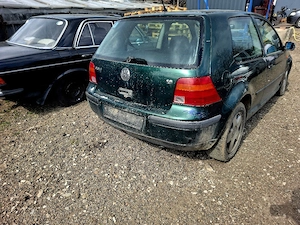 Golf 4 1.6 Sr benzina Dezmembrez  - imagine 8