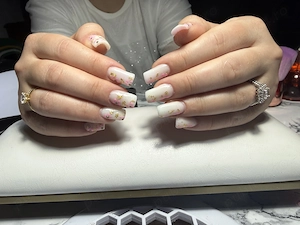 Realizez manichiură cu semi și gel  - imagine 5