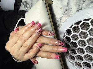 Realizez manichiură cu semi și gel  - imagine 2