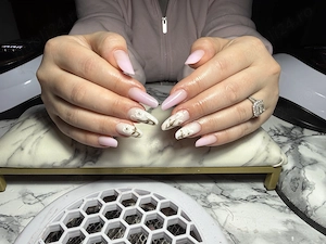 Realizez manichiură cu semi și gel  - imagine 3