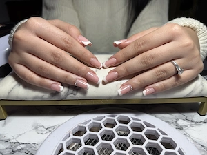 Realizez manichiură cu semi și gel  - imagine 4