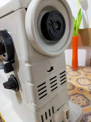 Vand 2 mașini de cusut 