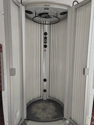 Aparat de bronzat vertical 