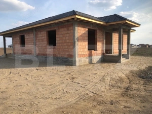 Casa la roșu , 170 mp , strada Principala Botiz-Ciuperceni