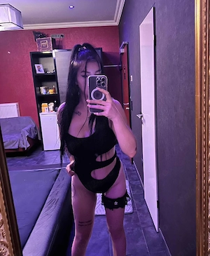 Bruneta ,23ani-Calea Victoriei - imagine 2