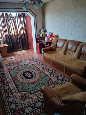 Vând apartament in Rm sărat zona gări bl 3 C etaj 3 decomandat plus magazie la subsolul blocului 