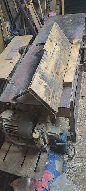 Vând abrict!!!!!!!!!!!