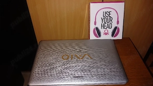 Laptop Sony Vaio + căști cadou