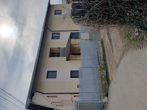 Vand casa cu 9 camere în Campina, 240 metri patrati