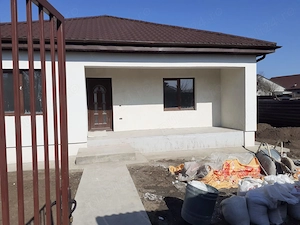 Casa la sol 4 camere  noua  zona rezidentiala Cumpana .