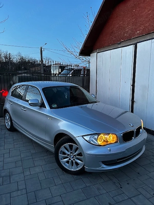 BMW Seria 1 118d 2011 E5 Titan Silber Metalic - imagine 2