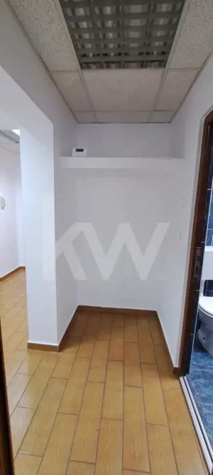 Apartament 3 camere decomandate , ultracentral ,parter  - imagine 2