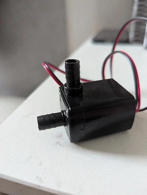 Pompa acvariu cu motor fara perii 12 V