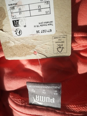 Hanorac cu gluga, culoare corai, articol nou, foarte frumoasa si comfortabila 