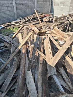 Vand lemne pentru foc