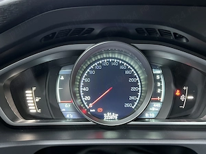 Volvo V40 1,6 Diesel - imagine 8