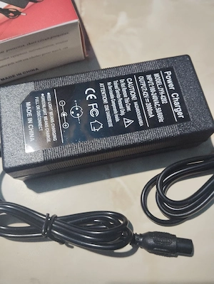 Incarcator trotinete electrice & hoverboard