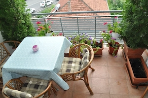 Proprietar,închiriez apt 2 camere, spatios in apropierea Spitalului Județean  - imagine 2