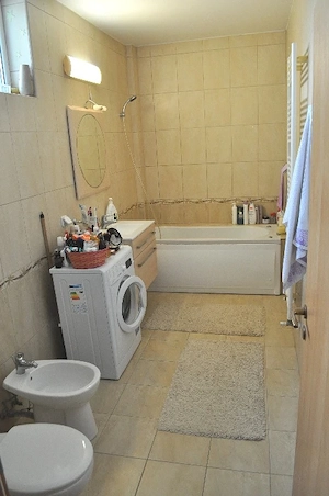 Proprietar,închiriez apt 2 camere, spatios in apropierea Spitalului Județean  - imagine 5