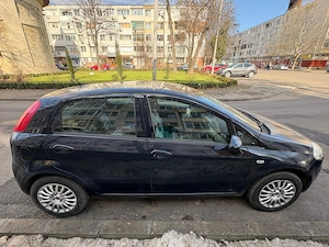 Fiat Grande Punto Benzina Noiembrie 2011 - imagine 4