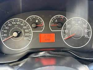 Fiat Grande Punto Benzina Noiembrie 2011 - imagine 2